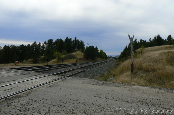 U.P. main - west of Denver
This picture is looking south(Denver is to the left). This is one of the many challenging grades for loaded coal trains to climb, as they grind their way up through Coal Creek Canyon
Keywords: up;mountains;coal creek