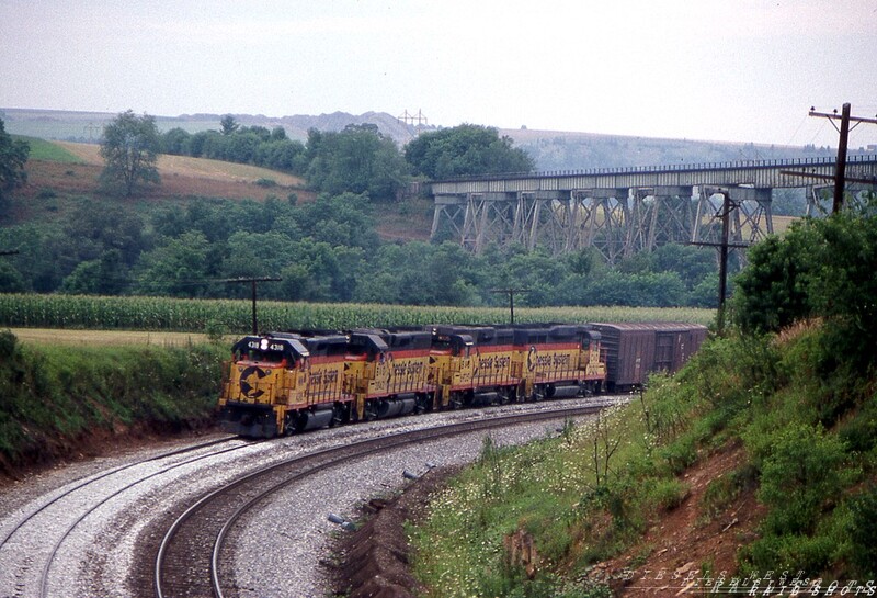 Salisbury Stakeout
A quartet of Chessie System second generation geeps leads an eastbound merchandise freight up the west slope of Sandpatch Grade and under the former Western Maryland's Salisbury Viaduct.
Photo Copyright 2008 Tim Baldwin
Keywords: salisbury;chessie;geeps;sandpatch;maryland;viaduct;bridge