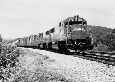 CR SD50 #6787 OIBU Lanesboro PA
You would never know it, but Conrail's Oak Island to Buffalo freight is crossing famed Starucca Viaduct in Lanesboro PA.  While our attentions were riveted on the dramatic D&H detour operations down below, OIBU slipped up on us unawares, led by brand new SD50 #6787.  The big locos became instant favorites, with a sleek look and awesome pulling power.
Photo Copyright 2008 Tim Baldwin
Keywords: cr;cr6787;sd50;lanesboro;pa;conrail;starucca