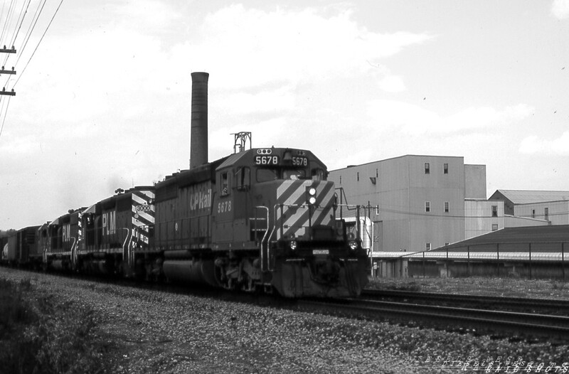 "When it rains, it pours"
D&H BUEB, with CP SD40-2 #5678 in the lead, picks up loaded salt hoppers at the Morton Salt Plant in Silver Springs NY under threatening skies.
Photo Copyright © 2008 Tim Baldwin
Keywords: cpr;cp;d&h;sd40-2;5678;salt;morton;silver springs;plm