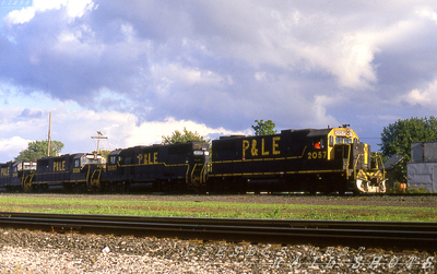 P&LE GP38-2 #2057 SK Yard Buffalo NY
P&LE power returning with empties from Bow NH await a crew change at D&H's SK Yard in Buffalo NY.
Photo Copyright 2008 Tim Baldwin
Keywords: p&le;gp38-2;sk yard;d&h;buffalo