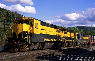 NYSW B40-8 #4006 at Canisteo NY
NYSW B40-8 #4006 leads a westbound D&H Sea-Land stack train at Canisteo NY.
©Copyright 2008 Tim Baldwin
Keywords: nysw;canisteo;ny