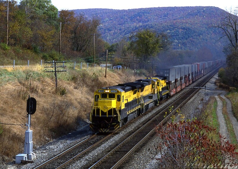 D&H SLN-7 NYSW B40-8 #4024 Canisteo NY
NYSW B40-8 #4024 and a pair of sister units lead westbound D&H Sea-Land doublestack train SLN-7 through the town of Canisteo NY on Conrail's ex-EL Southern Tier Line.  Upon reaching Buffalo, the train will head south on the Buffalo & Pittsburgh before heading west on CSX.
Photo Copyright © 2008 Tim Baldwin
Keywords: b40-8;nysw;canisteo;buffalo;ny;doublestack