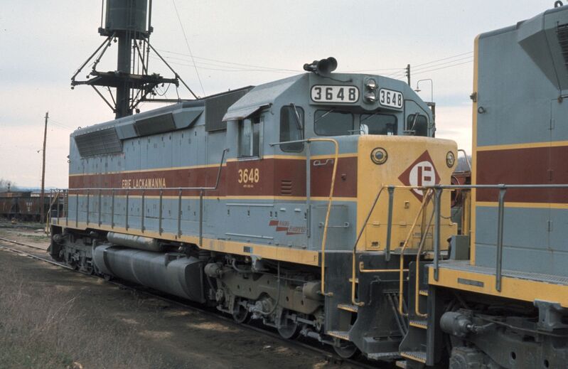 EL EMD SDP45 #3648
EL EMD SDP45 #3648 photographed on 23rd April 1973 at Mechanicville, New York by J F Karl, scanned from an original Kodak Ektachrome slide now in my personal collection.
Keywords: el;Mechanicville;sdp45,sand