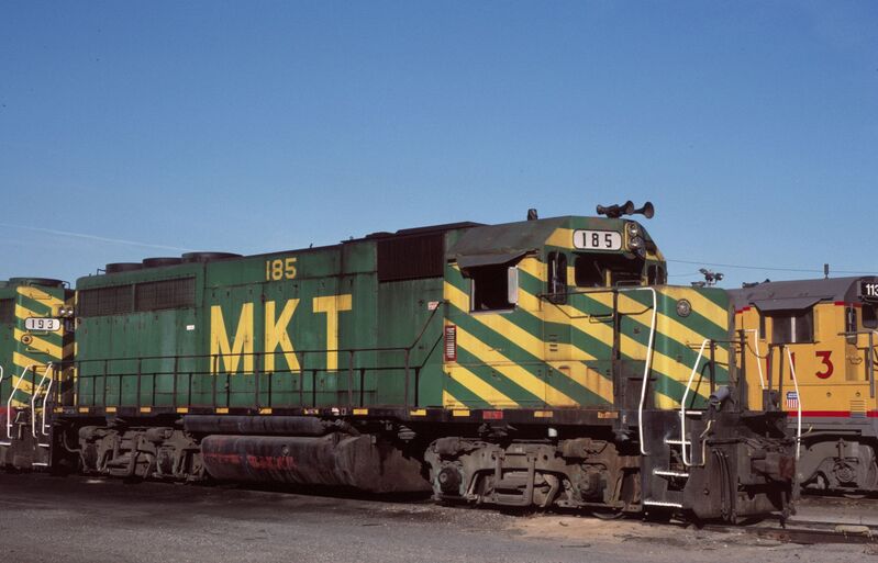 MKT EMD GP40 #185
MKT EMD GP40 #185 photographed on 12th October 1989 at Dolton, Illinois by Randy Faris, scanned from an original Kodachrome slide now in my personal collection.
Keywords: mkt;gp40;185;faris;dolton;illinois