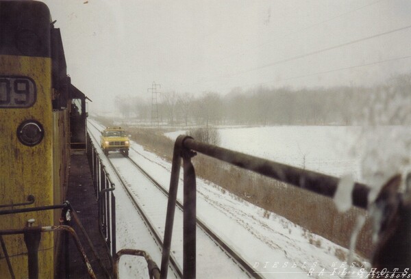 CNW - view from trailing unit - 1979
CNW - view from trailing unit - 1979
Keywords: cnw;up;clinton;iowa;snow;trailing