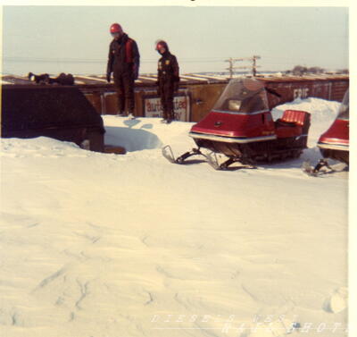 CNW SD-45 snowbound - 70's - Image 1
Here some nice shots of CNW SD-45 #956 snowbound in the 70's
Keywords: cnw;sd45;snowbound;snow