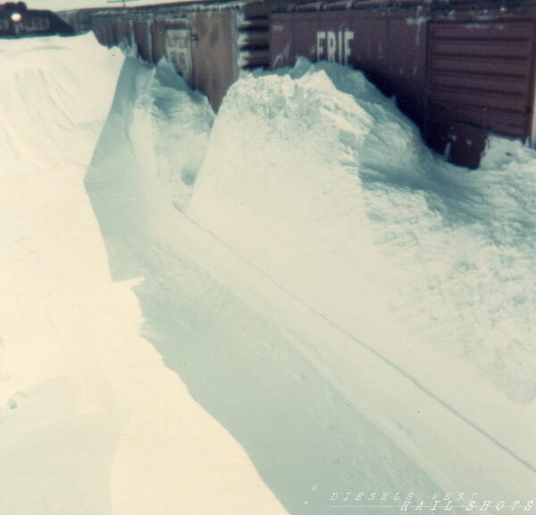 CNW SD-45 snowbound - 70's - image 5
Here some nice shots of CNW SD-45 #956 snowbound in the 70's
Keywords: cnw;sd45;snowbound;snow