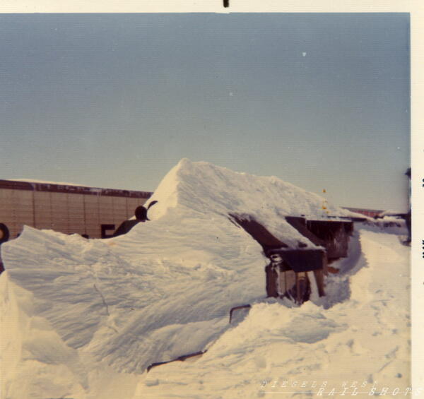 CNW SD-45 snowbound - 70's - image 6
Here some nice shots of CNW SD-45 #956 snowbound in the 70's
Keywords: cnw;sd45;snowbound;snow