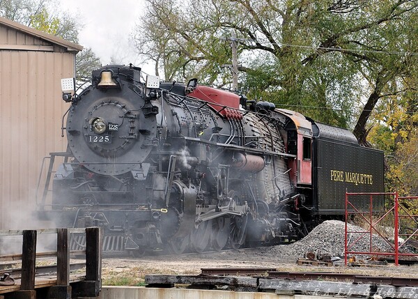 p4
PM 1225 is a class "N-1" 2-8-4 "Berkshire" built by Lima Locomotive Works...comes to life in Owosso, MI!
Keywords: pere;berkshire;llw;owosso;mi;n1