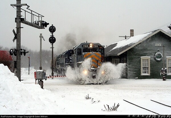 LSRC 1169 on the Z127
I took this on my day off, during a heavy snow this past spring, coming through Clio, MI, on the southbound Z127
Keywords: lsrc;1169;snow;clio;mi