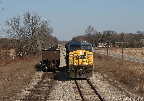 CSX Power
This was power that I had this past spring, on a loaded coal train, which we had just spotted in the Blackmar Siding.  If you look close, you can see my conductor removing the EOT
Keywords: csx;siding;eot;coal;blackmar