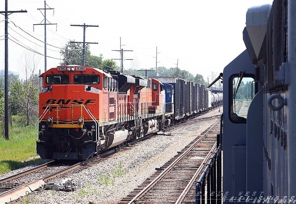 Meeting the D910 at McGrew, View 2
While I was waiting for signal at McGrew, the D910 pulls up to a redboard, waiting to get into the yard.  This BNSF power was the same power that I used on a coal train the previous day
Keywords: meet;d910;mcgrew;mi;sd70ace