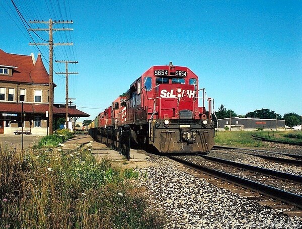 CP Run Thru #1
Taken in Durand, Mi in the 90's, a CP train heads east towards Port Huron MI
Keywords: cp;run thru;durand;mi;port huron