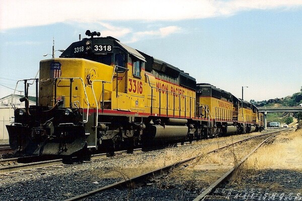 UP Snoots
Taken at the Dalles, in Oregon, around 2003, this units were sitting at rest...with a caboose no less!
Keywords: up;snoot;dalles;oregon;caboose