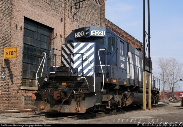 LSRC 5921(SD40) at the Roundhouse
Sitting in West Dispatch, Saginaw Yard
Keywords: lsrc;roundhouse;saginaw;mi