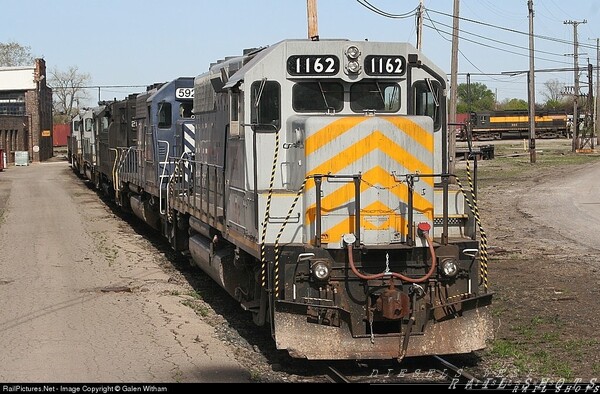 LSRC 1162..and Friends
Power awaiting the call in West Dispatch, Saginaw Yard
Keywords: lsrc;1162;saginaw;yard