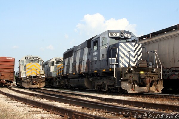 My Favorite...the 5921
LSCR 5921(SD40) sits in Saginaw yard.  5921 is an ex-GTW unit, now owned by our railroad
Keywords: lsrc;sd40;saginaw;mi