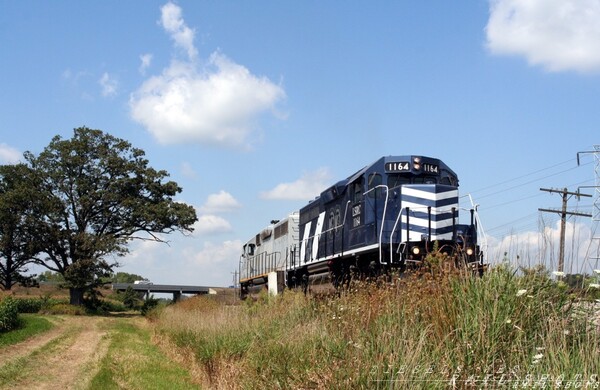 LSRC 1164
Taken south of the I-75 overpass on the line between Sagina, and Flint, Michigan
Keywords: lsrc;1164;sagina;flint;michigan;gp40