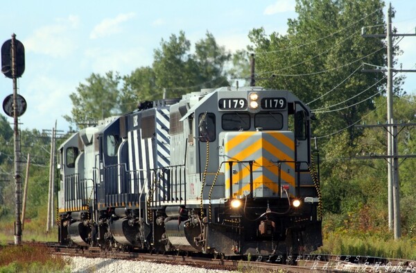 Light Power South
LSRC GP-40's sandwich a SD40, light units towards Flint Michigan.  
Taken at S. Birch Run Siding
Keywords: light power;gp40;lsrc;flint;michigan