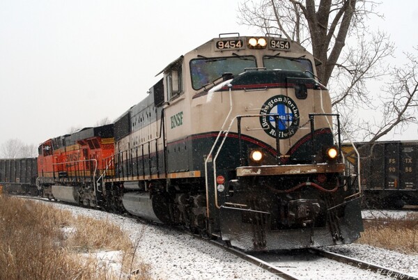 Coal Power Holding in the Clear
Taken at Bay City, MI, at the 'Mud Switch'
Keywords: sd70mac;bnsf;coal;snow;mud switch;bay city;mi;executive