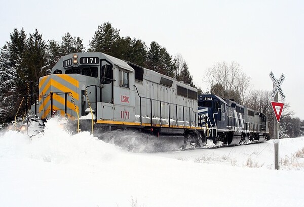 Busting Drifts...
Light power heads south with #1171(GP40M3) clearing the crossing on the Saginaw Sub, directly after a heavy winter's snow this spring
Keywords: snow;light power;gp40m;saginaw