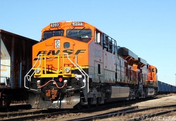 Brand New!
When these ES44C4 locomotives arrived, they still had 'BNSF' cups and napkins onboard...this was their maiden trip
Keywords: es44c4;bnsf;new;gevo