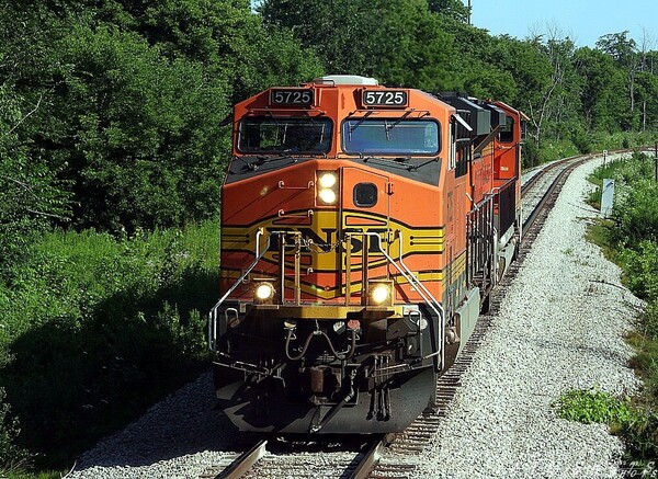 BNSF 5725 Riverview
Heading south to Flint as Light power...the Z144-25
Keywords: bnsf;ac4400cw;riverview;flint;mi