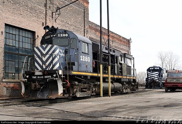 LSRC 1280
LSRC 1280, showing the 'City of Grayling' lettering, with the side doors open for inspection and washing, Saginaw, MI
Keywords: lsrc;alco;c425;saginaw;mi