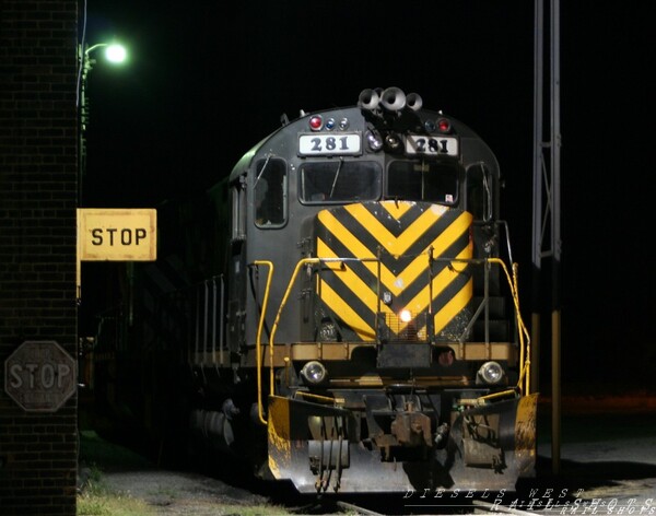 Under the Lights
One of our LSRC Alcos(C425) rests in the middle of the night at the Saginaw roundhouse
Keywords: c425;lsrc;281;night;saginaw;roundhouse