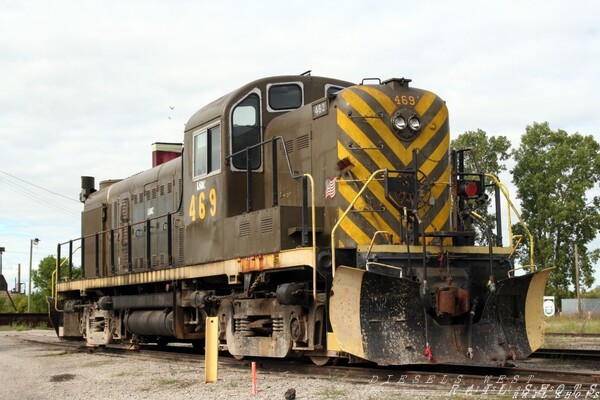 Retired View 1
The LSRC 469(Alco RS2)..famous from 'Trains' magazine, sits in Saginaw Yard
Keywords: rs2;retired;saginaw;mi