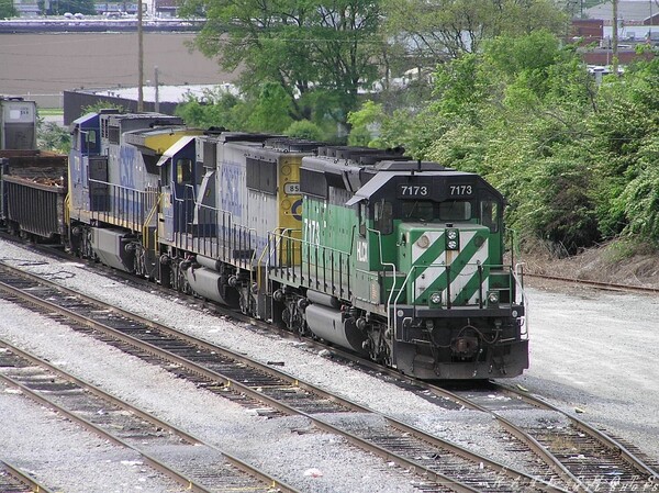 CSX Radnor Yard
CSX Radnor Yard, HLCX SD40-2(ex BN 7173), followed by CSX SD50 and C40-8W
Keywords: hlcx;sd40-2;radnor;nashville;tn;ex bn