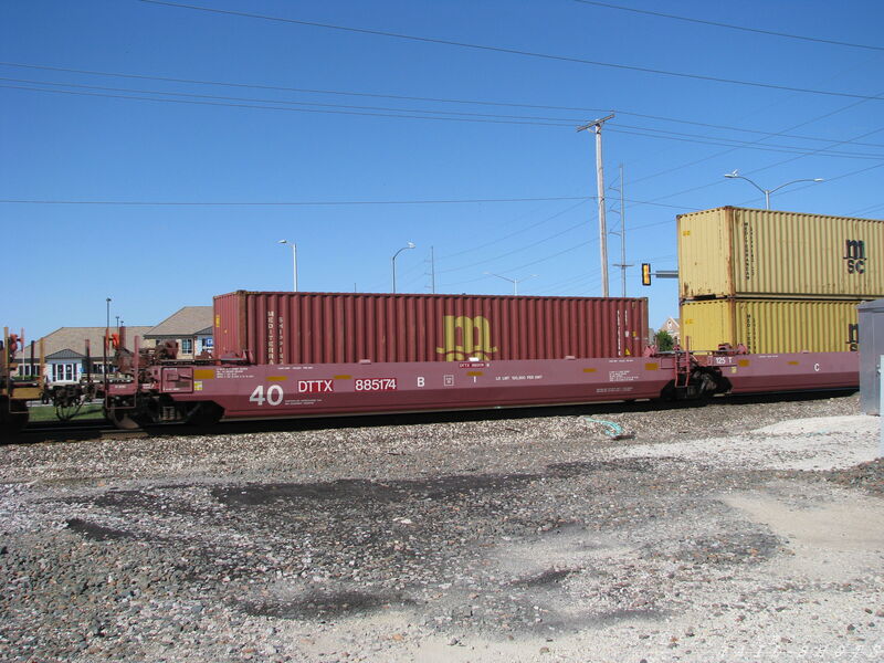 DTTX 885174 5x40
DTTX 885174 5x40 Double Stack Well Cars B & C east bound through Garner, Kansas on 9/21/2014
Keywords: dttx;well;container;double stack;40;garner;kansas;ks