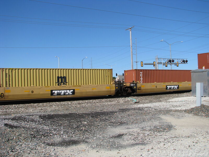 DTTX 742597 5x40
DTTX 742597 5x40 Double Stack Well Cars D & E east bound through Garner, Kansas on 9/21/2014
Keywords: dttx;well;container;double stack;40;garner;kansas;ks