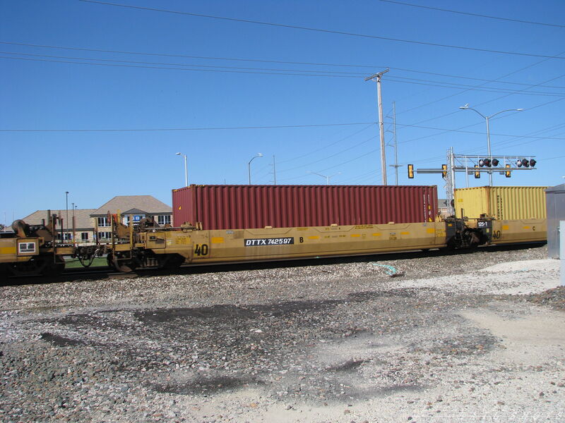 DTTX 742597 5x40
DTTX 742597 5x40 Double Stack Well Cars B & C east bound through Garner, Kansas on 9/21/2014
Keywords: dttx;well;container;double stack;40;garner;kansas;ks