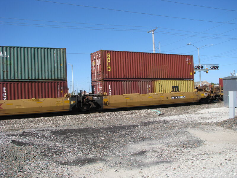 DTTX 743902 5x40
DTTX 743902 5x40 Double Stack Well Cars B & C east bound through Garner, Kansas on 9/21/2014
Keywords: dttx;well;container;double stack;40;garner;kansas;ks