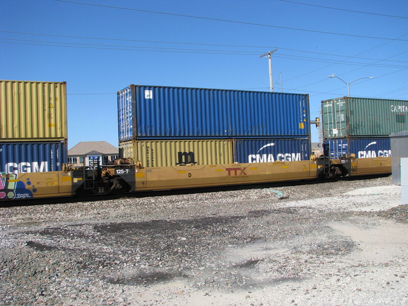 DTTX 743902 5x40
DTTX 743902 5x40 Double Stack Well Cars B & C east bound through Garner, Kansas on 9/21/2014
Keywords: dttx;well;container;double stack;40;garner;kansas;ks