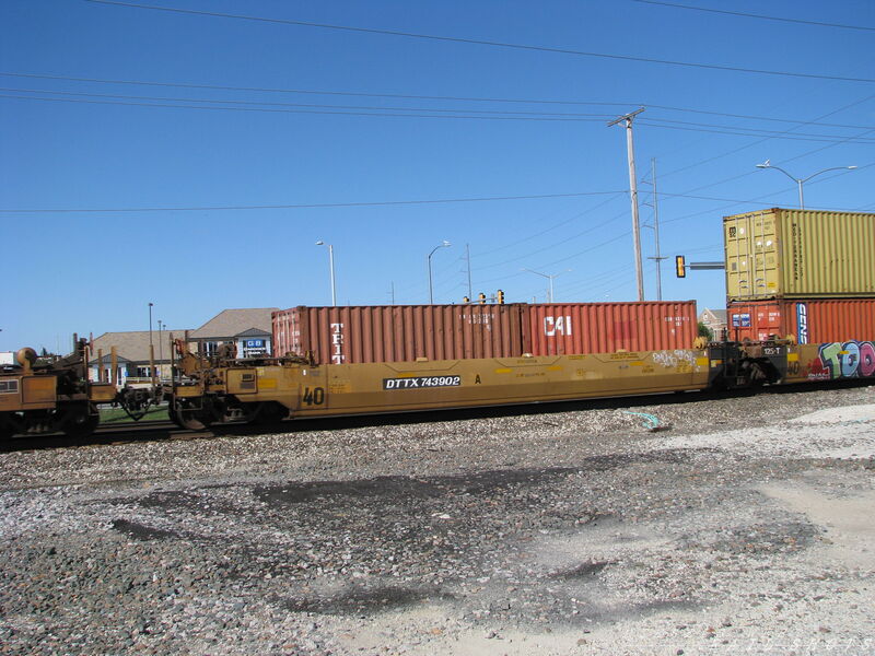 DTTX 743902 5x40
DTTX 743902 5x40 Double Stack Well Cars A & E east bound through Garner, Kansas on 9/21/2014
Keywords: dttx;well;container;double stack;40;garner;kansas;ks