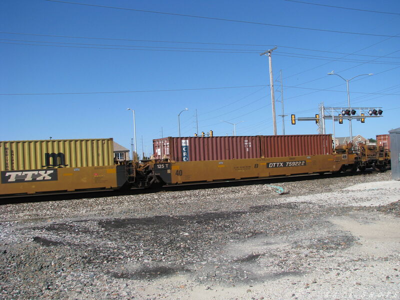 DTTX 759222 5x40
DTTX 759222 5x40 Double Stack Well Cars B & C east bound through Garner, Kansas on 9/21/2014
Keywords: dttx;well;container;double stack;40;garner;kansas;ks