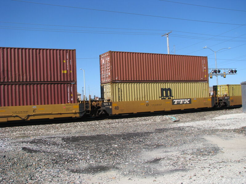 DTTX 759222 5x40
DTTX 759222 5x40 Double Stack Well Cars D & E east bound through Garner, Kansas on 9/21/2014
Keywords: dttx;well;container;double stack;40;garner;kansas;ks