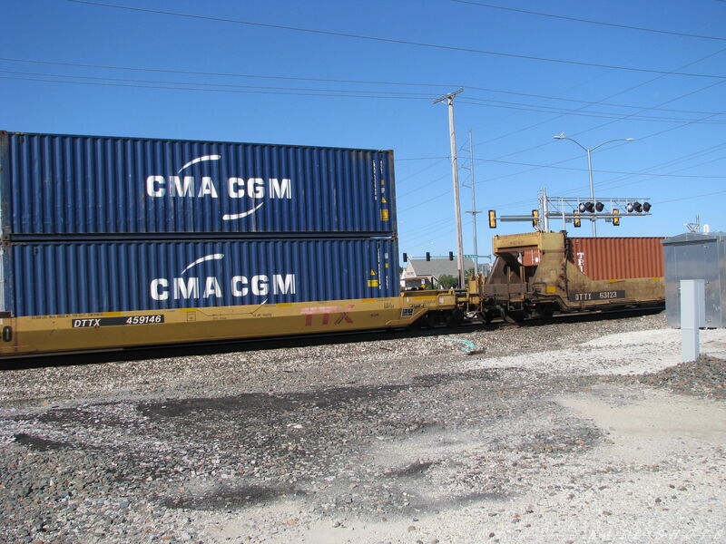 DTTX 459146 1x40
DTTX 459146 1x40 Double Stack Well Cars east bound through Garner, Kansas on 9/21/2014
Keywords: dttx;well;container;double stack;40;garner;kansas;ks