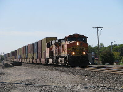 BNSF EB Double Stack
BNSF 4176 and 8250 east bound with a load of overseas double stacks on the TransCon at Gardener, KS on 9/21/2014
Keywords: BNSF;dash 9;coal,kansas