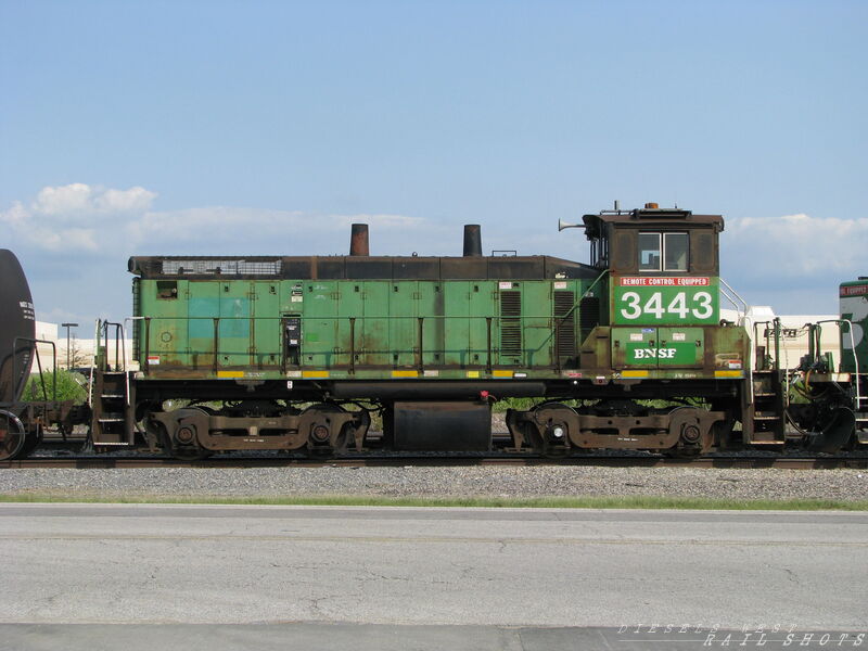 BNSF 3443 SW1500
Conductor's side of BNSF 3443 SW1500, remote control unit, in Lenexa, Kansas on 7/18/2014
Keywords: sw1500;bn;bnsf;remote control;3443;kansas;lenexa