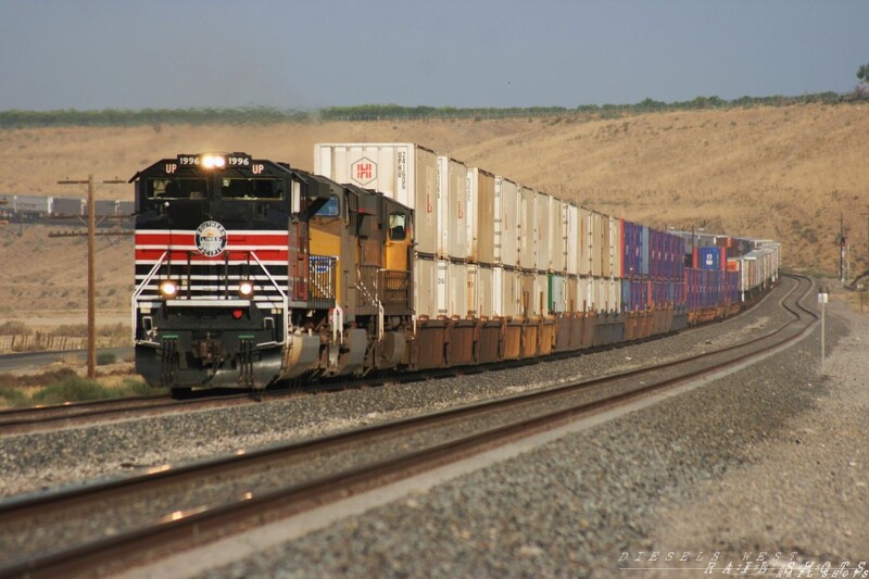 UP 1996 
UP 1996 heads up Z train
Keywords: sd70ace;bnsf;1996;z train;stack;intermodal