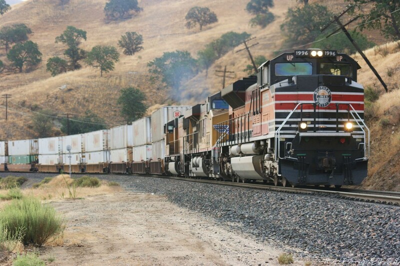 UP 1996
UP #1996 heads up stack train
Keywords: sd70ace;up;1996;heritage;sp;stack;intermodal