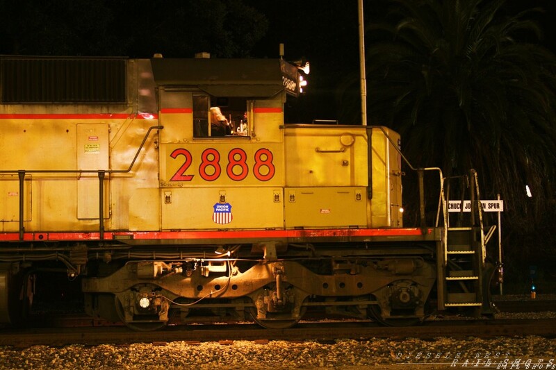 UP SD40T-2R 2888
UP #2888 idling in the night
Keywords: sd40t-2r;up;2888;night