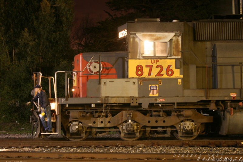 UP 8726(SD40T-2)
About to couple to the rear of the racks
Keywords: up;sd40t-2;coupling;autoracks;8726;night