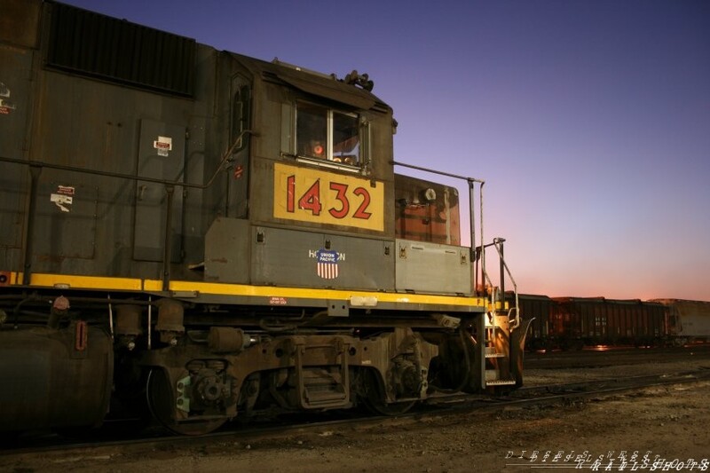 Yard power
Guadalupe yard power idling the night away - UP 1432(GP40-2)
Keywords: gp40-2;1432;sp;up;guadalupe;night;patch