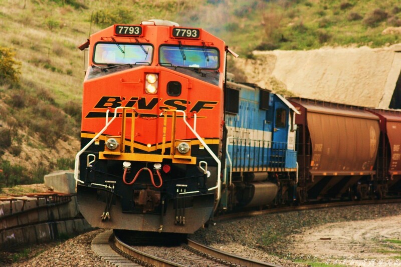 'DPU's roundin' the curve
BNSF #7793 ES44DC & EMDX lease unit
Keywords: es44dc;dpu;tunnel;bnsf;7793