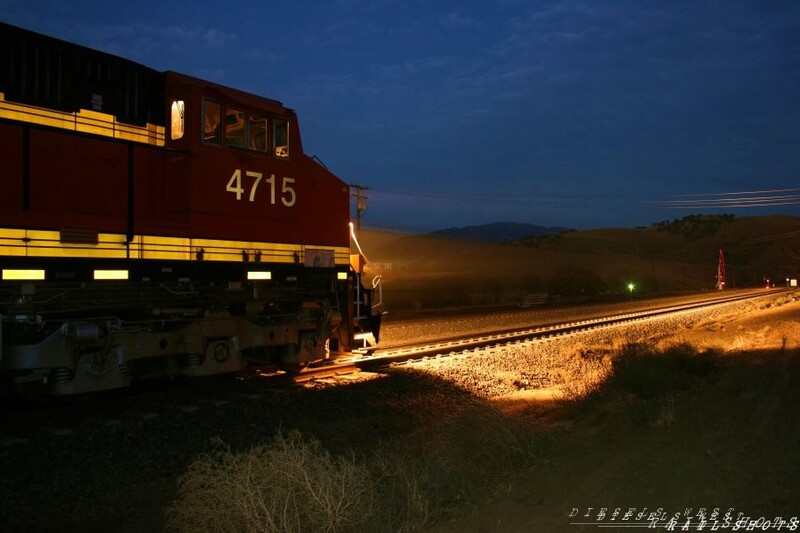 BNSF 4715 in the hole
BNSF 4715(D9-44CW) sits and waits for this train to clear the main to proceed onward towards Barstow
Keywords: bnsf;d9-44cw;night;barstow